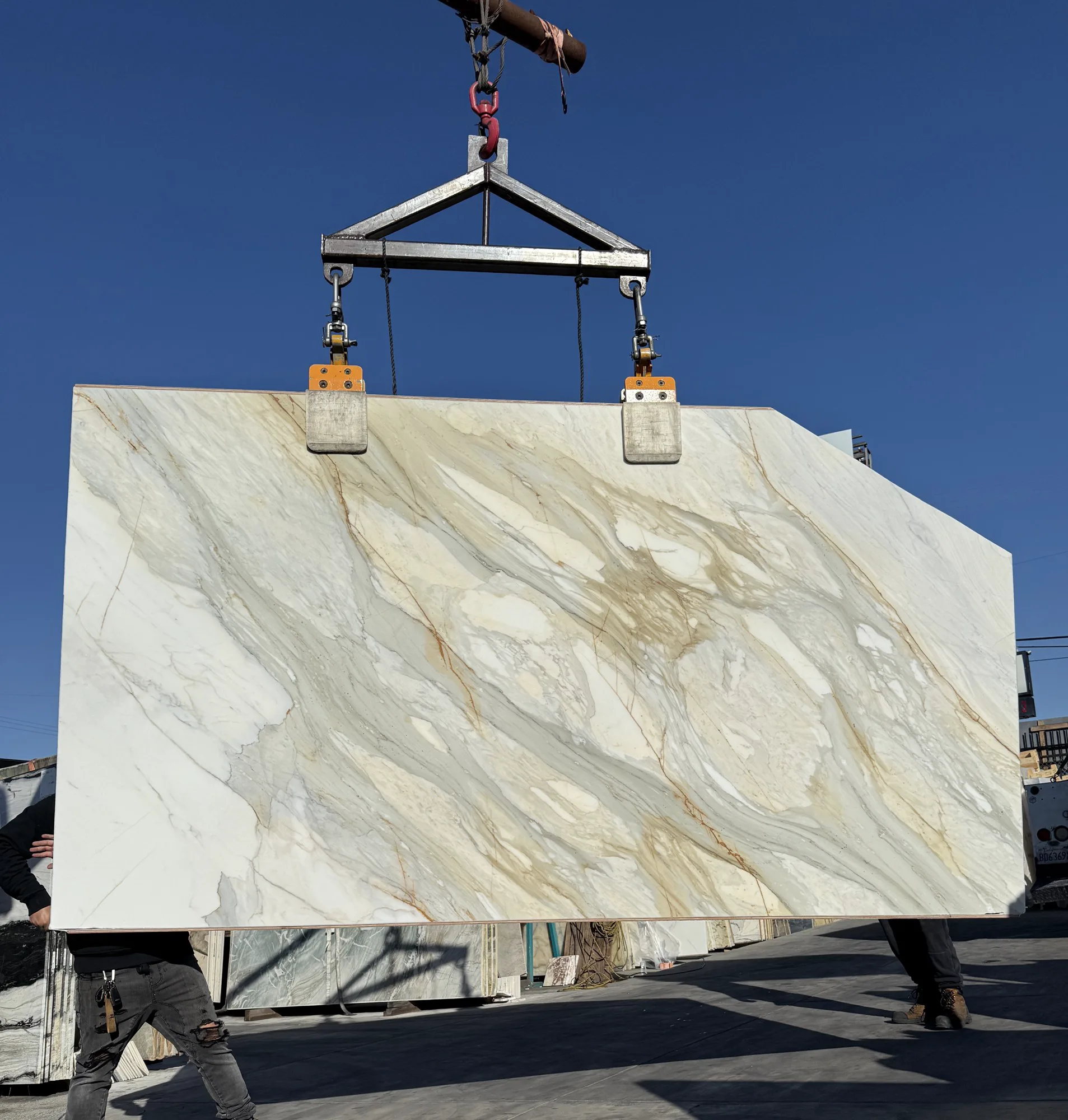 Antolini Oro Calacatta Gold WOW Extra Macchia Vecchia ZZ468 marble slab with honed finish at Royal Stone Los Angeles, warm white field with bold amber-gold veining