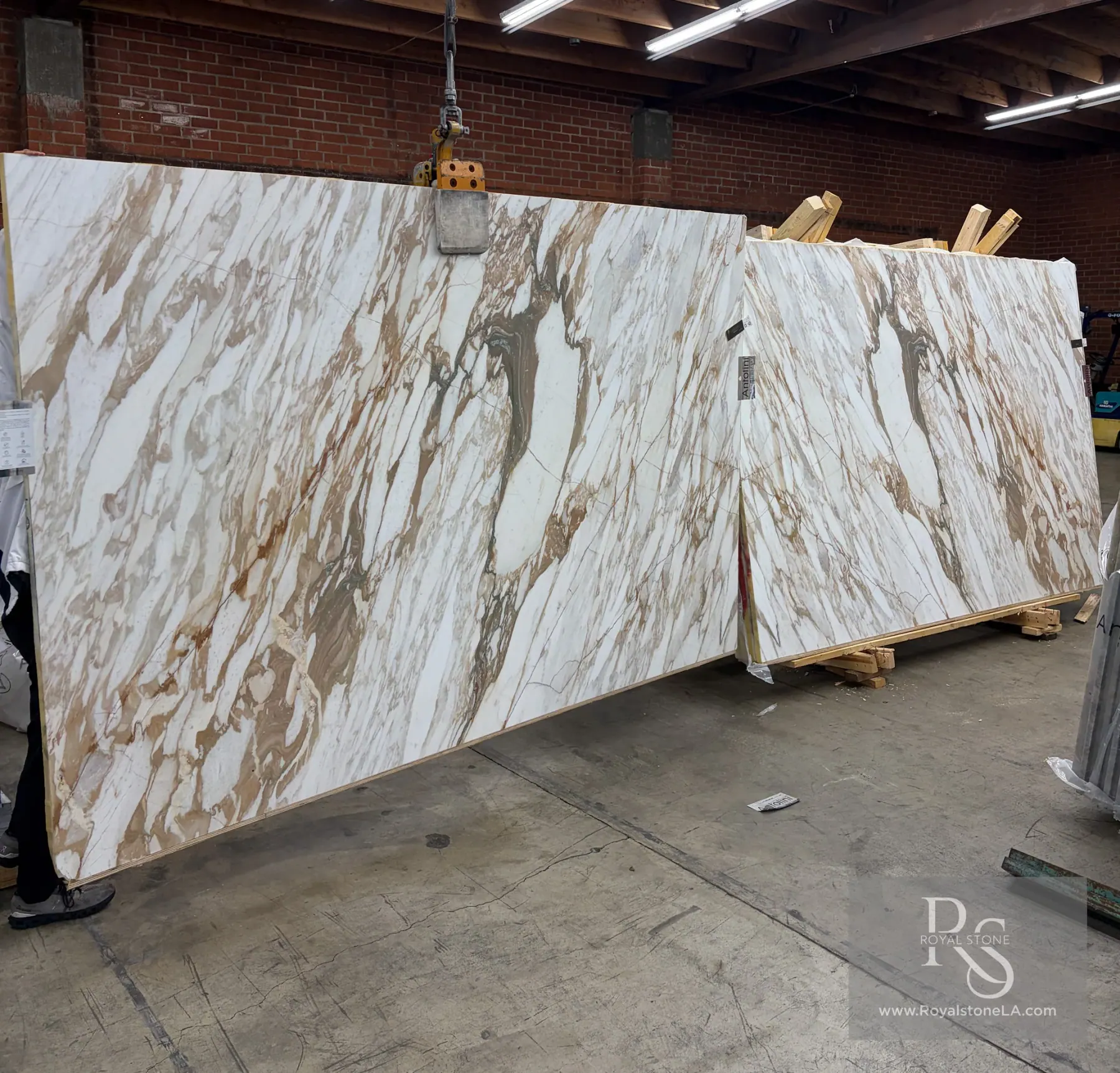 Antolini Calacatta Monet Oro slabs book-matched into a mirrored pattern, honed
