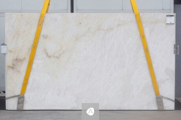 Antolini Cristallo Babyrose Top quartzite slab with translucent cream-and-blush field, polished