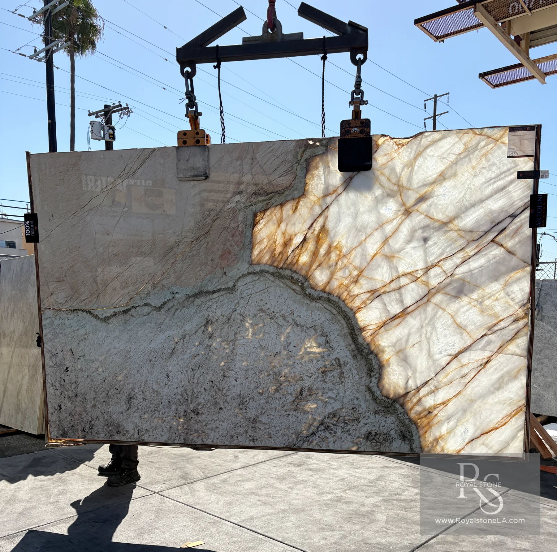 Backlight test on Antolini Patagonia Vitrum Select ZZ458 polished quartzite slab