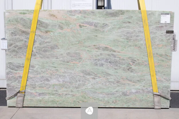 Antolini Quarzite Breeze slab with soft sage-green field and quiet grey-pink veining, polished