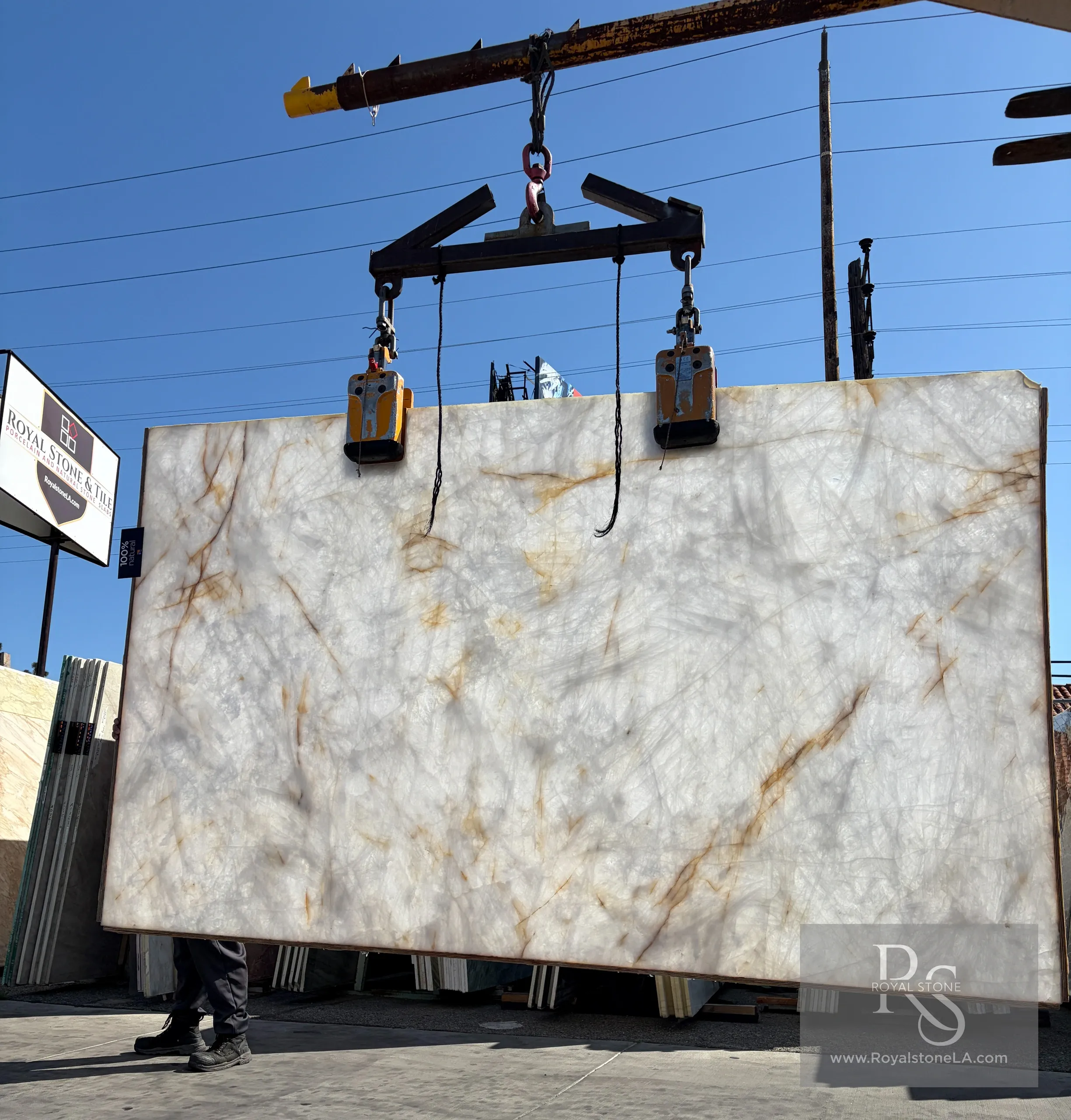 Antolini Traslux premium quartzite slab with elegant white and neutral tones