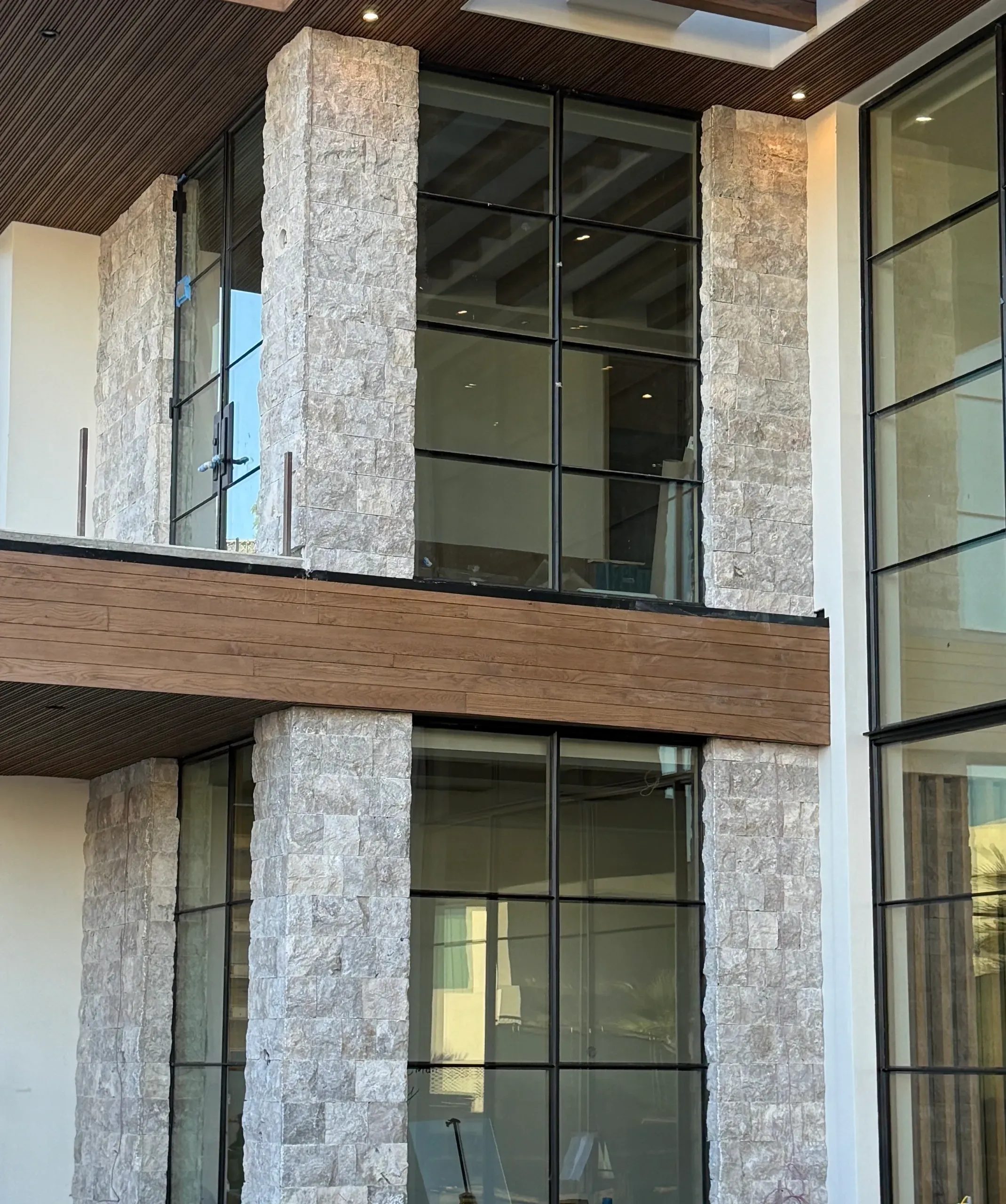 8-inch free length silver travertine stone cladding with split face texture for modern architecture and luxury exterior design