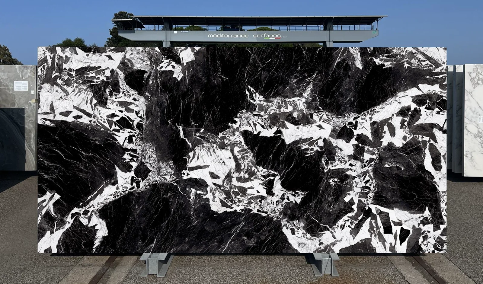 Noir Grand Antique Italian porcelain slab