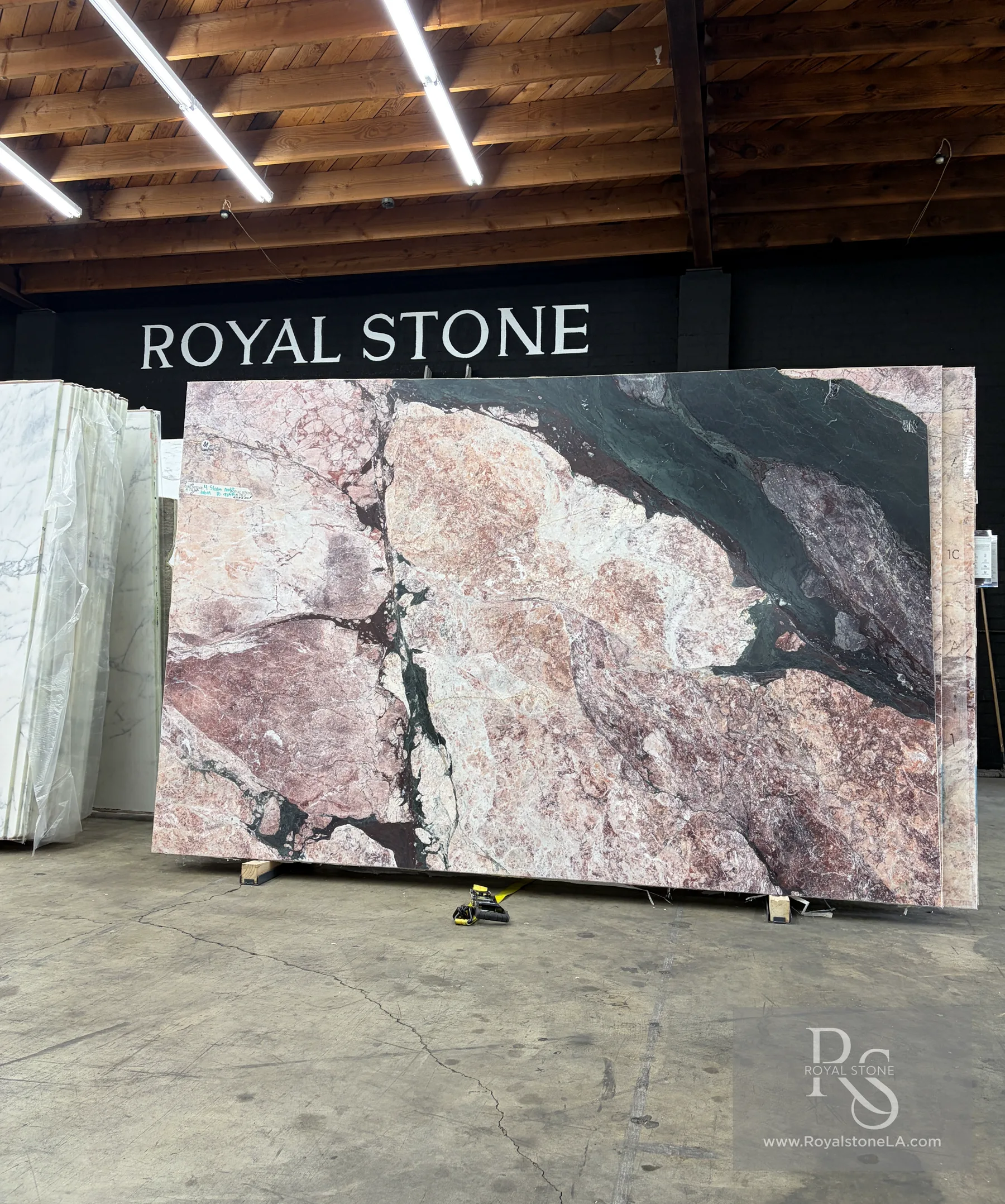Royal Stone indoor slab warehouse with an Antolini Opera D'Arte marble slab