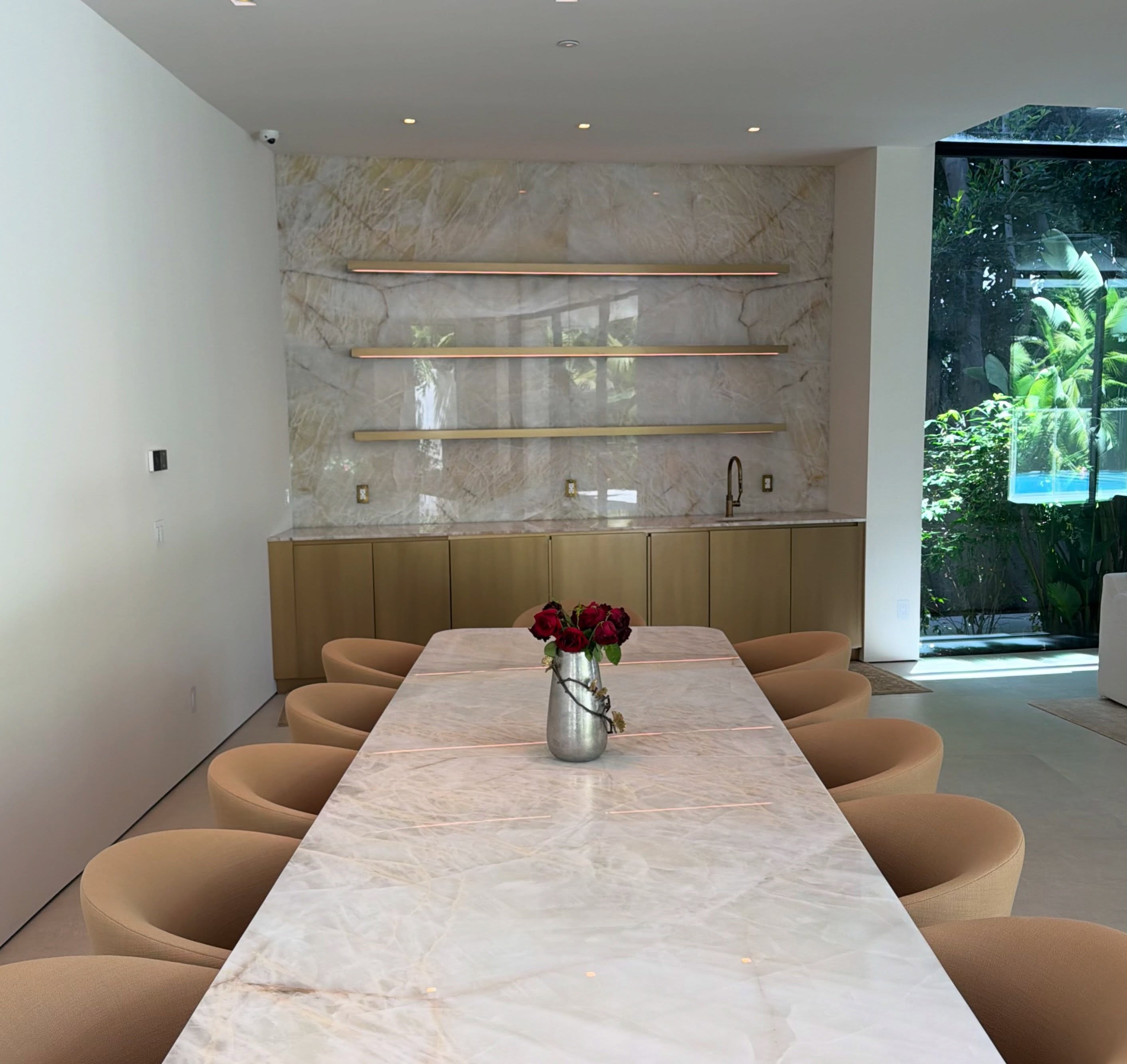 Luxurious dining room with a full-height backsplash made from matching Cristallo Rutile quartzite.