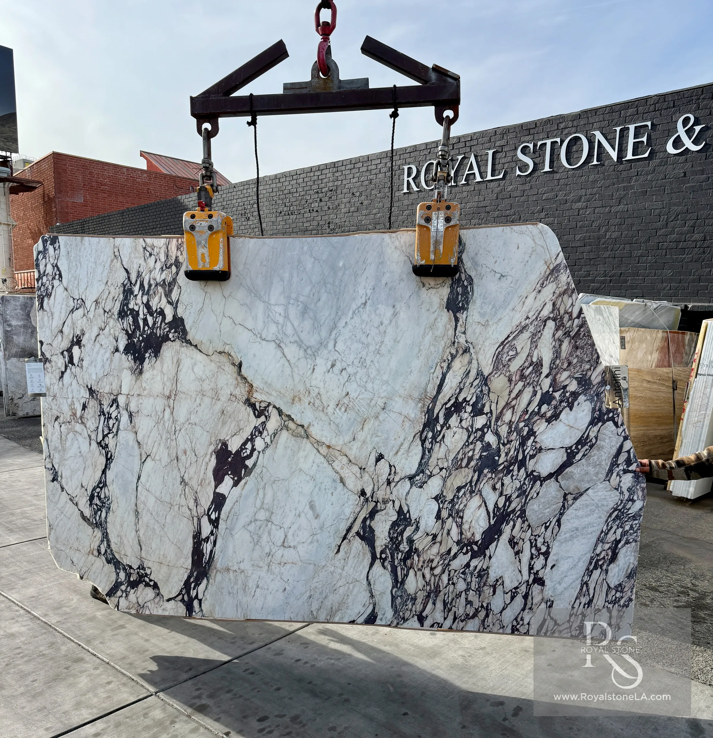 Viola Calacatta Italian porcelain slab